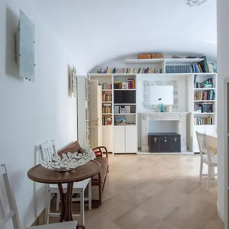 Διαμέρισμα Station Enchanting *